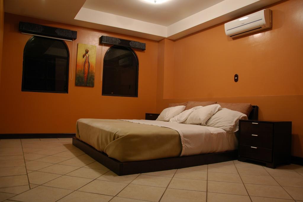 Alajuela Backpackers Airport Hostel Exterior foto